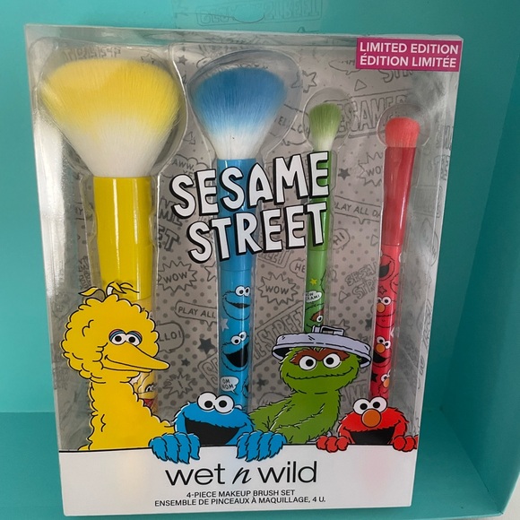 Wet‎ and wild cosmetic brush - Picture 1 of 4